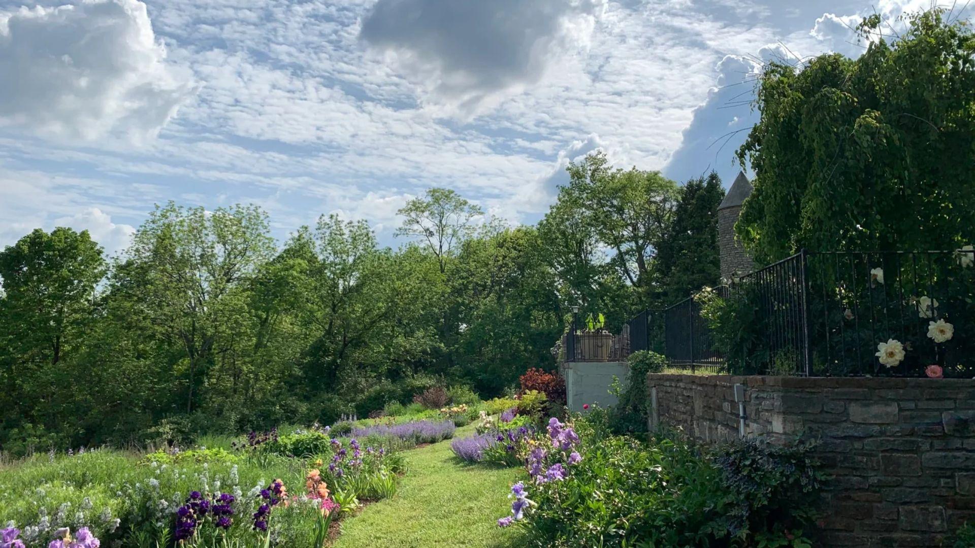 yew-dell-gardens.jpg